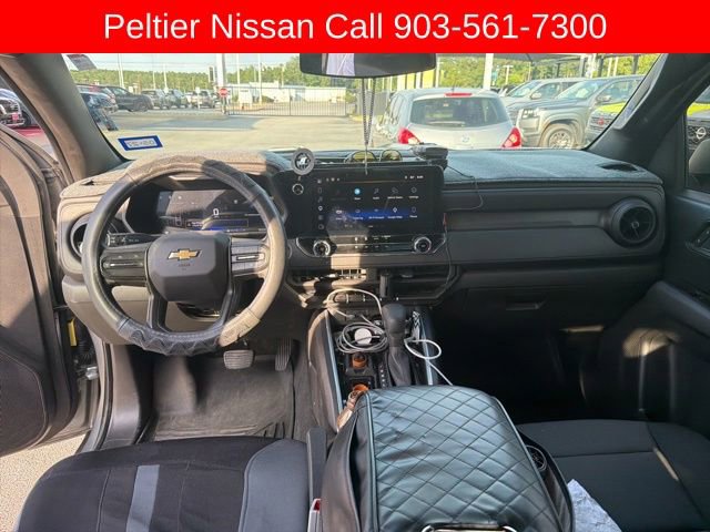 Used 2025 Chevrolet Colorado W/T w/ WT Custom Package RWD image 10