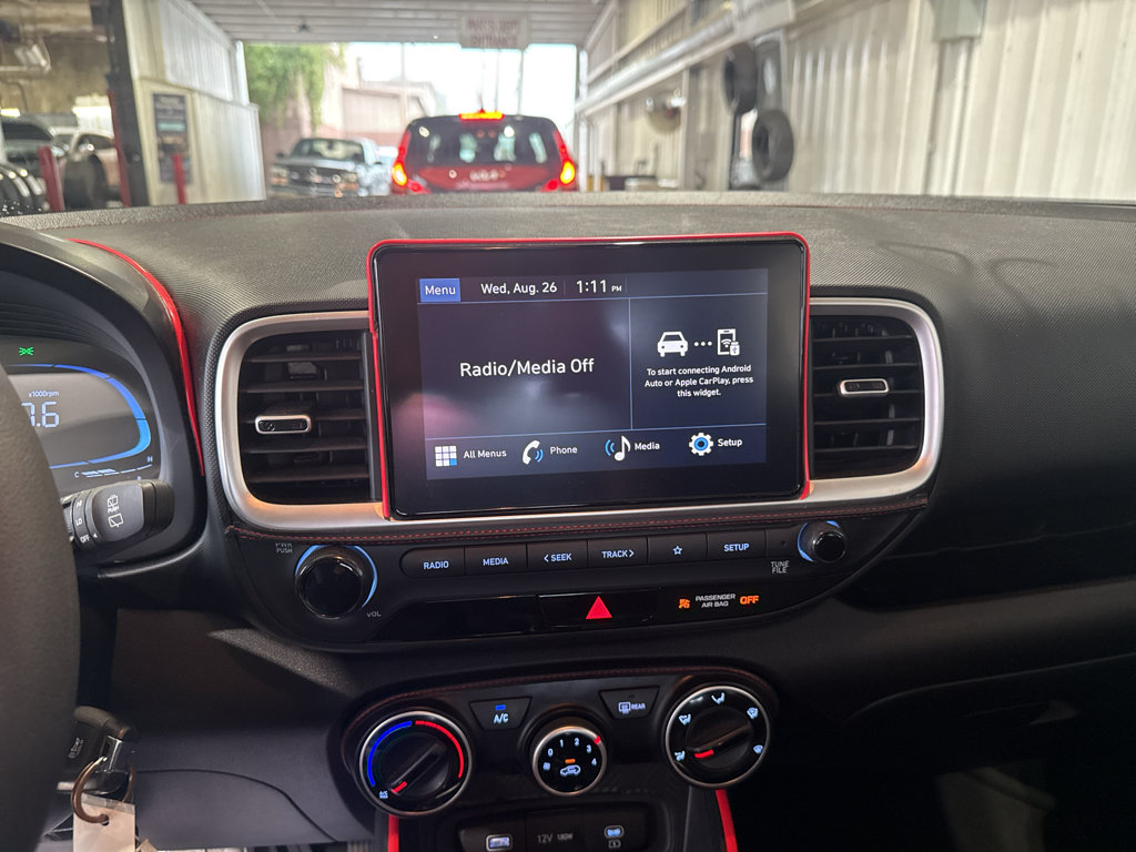 Used 2025 Hyundai Venue SE FWD image 19