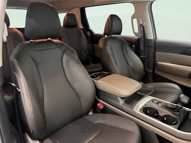 Used 2026 Kia Carnival FWD image 17