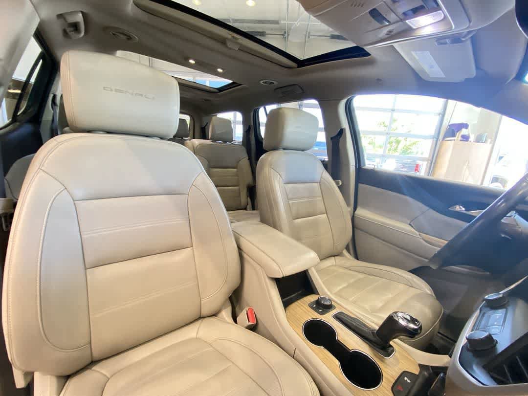 Used 2019 GMC Acadia Denali w/ Technology Package AWD/4WD image 29