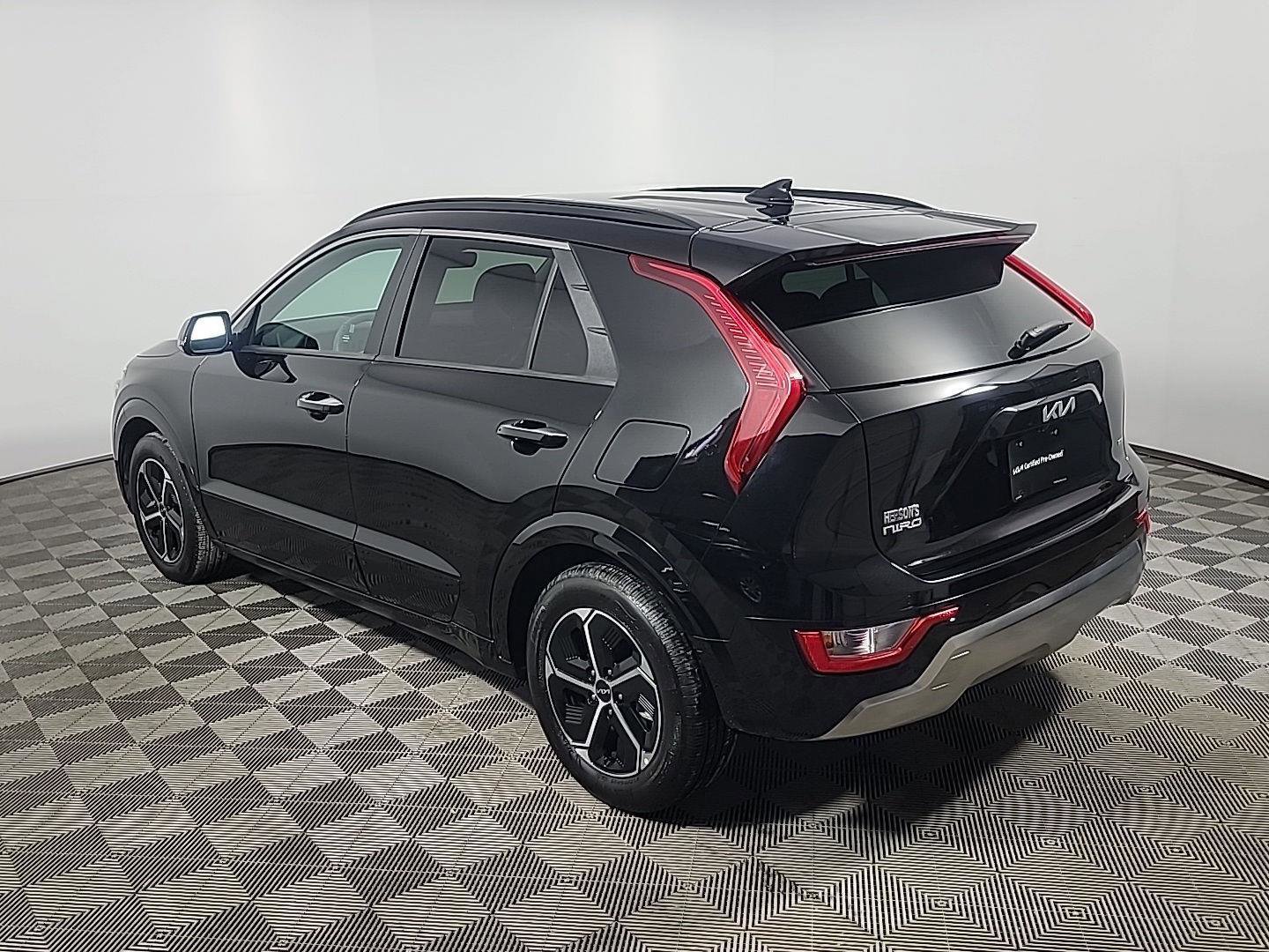 Used 2025 Kia Niro SX image 10