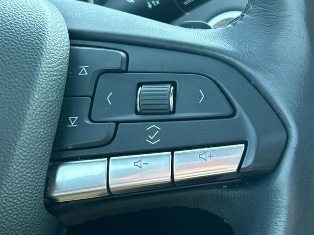 Used 2023 Cadillac XT4 Premium Luxury w/ Technology Package FWD image 32