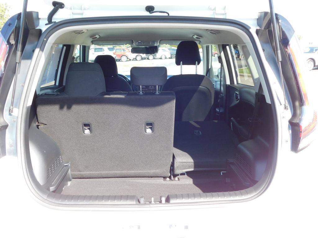 Used 2025 Kia Soul LX w/ LX Technology Package FWD image 21