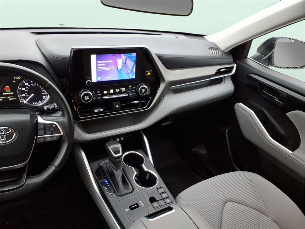 Used 2023 Toyota Highlander L image 16