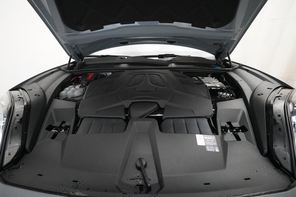 Certified 2026 Porsche Cayenne Coupe image 32
