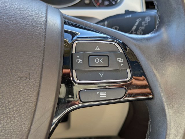 Used 2015 Volkswagen Touareg Sport AWD/4WD image 26