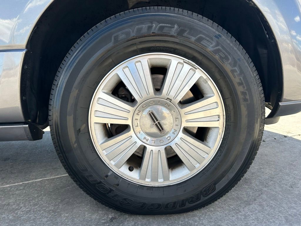 Used 2014 Lincoln Navigator 4WD image 31