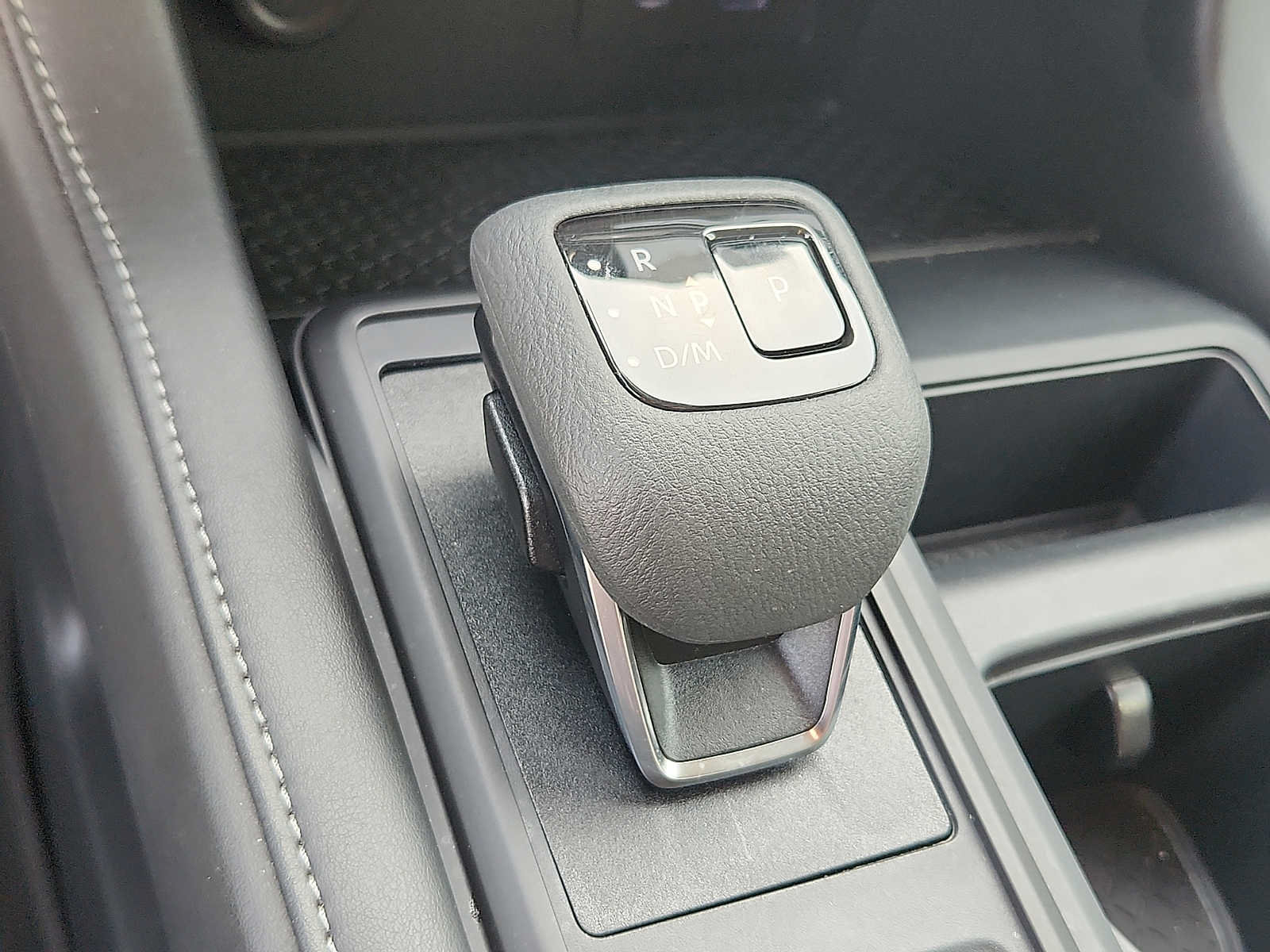 Used 2024 Nissan Pathfinder S AWD/4WD image 14