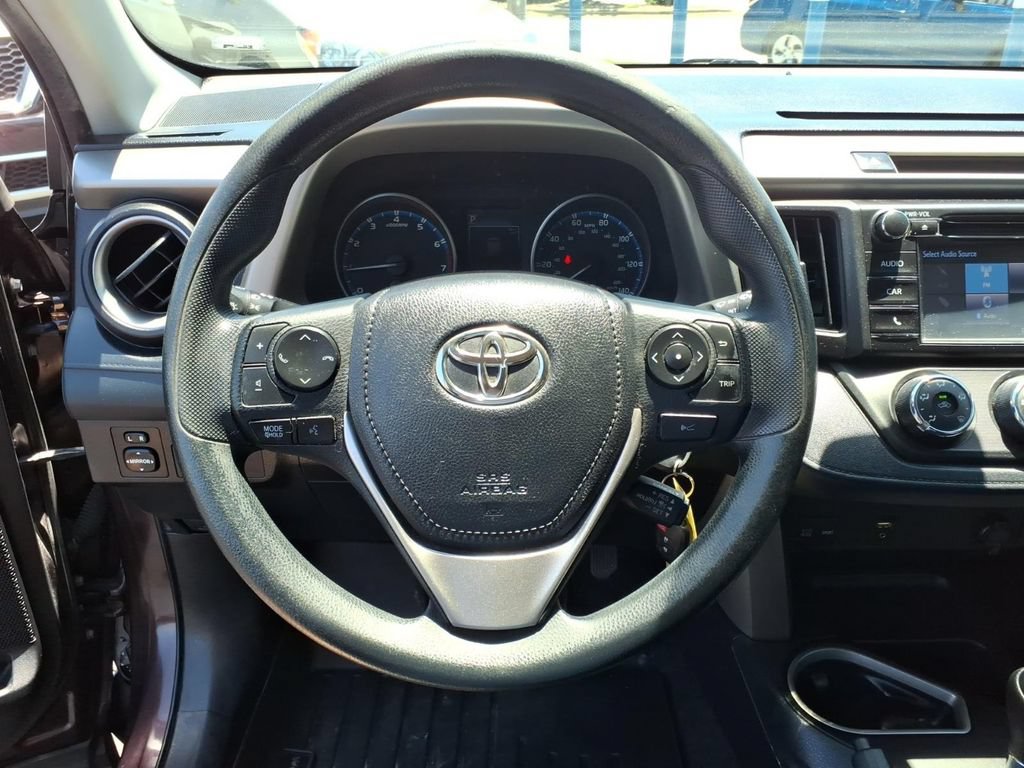 Used 2018 Toyota RAV4 LE FWD image 20