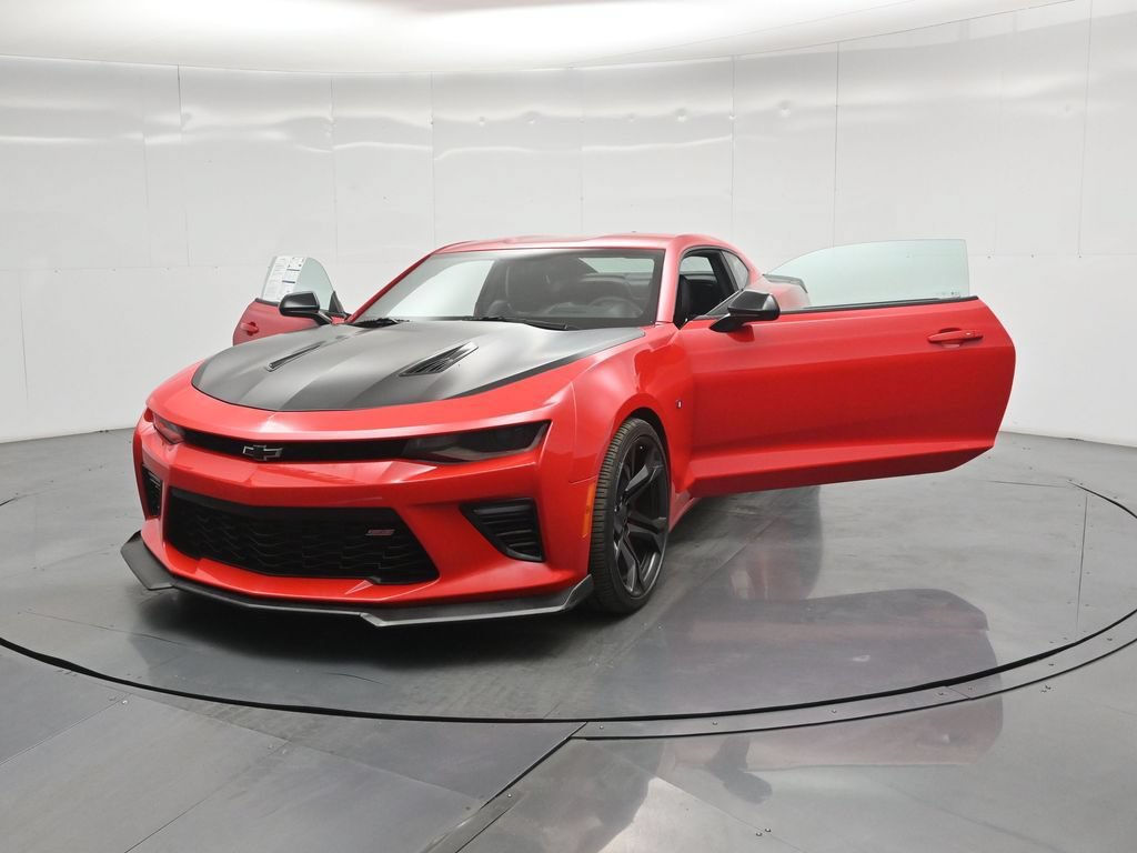 Used 2018 Chevrolet Camaro SS RWD image 27