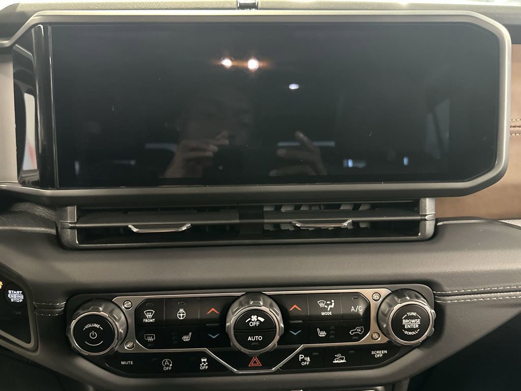 Used 2024 Jeep Gladiator Rubicon w/ Technology Group image 29