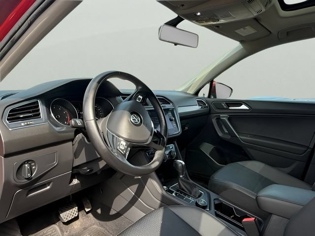 Used 2019 Volkswagen Tiguan SE w/ Panoramic Sunroof Package AWD/4WD image 11