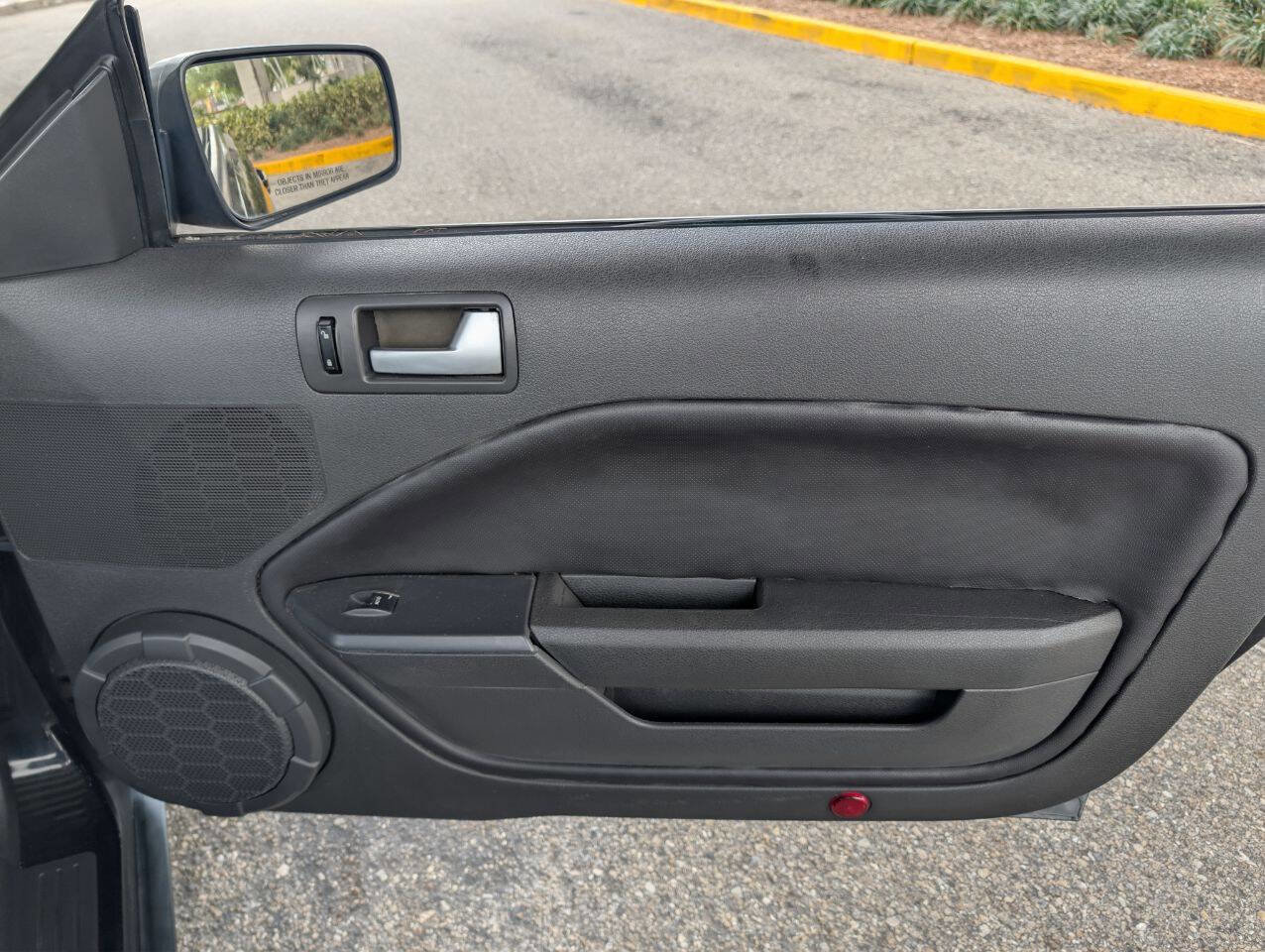Used 2006 Ford Mustang Convertible RWD image 13