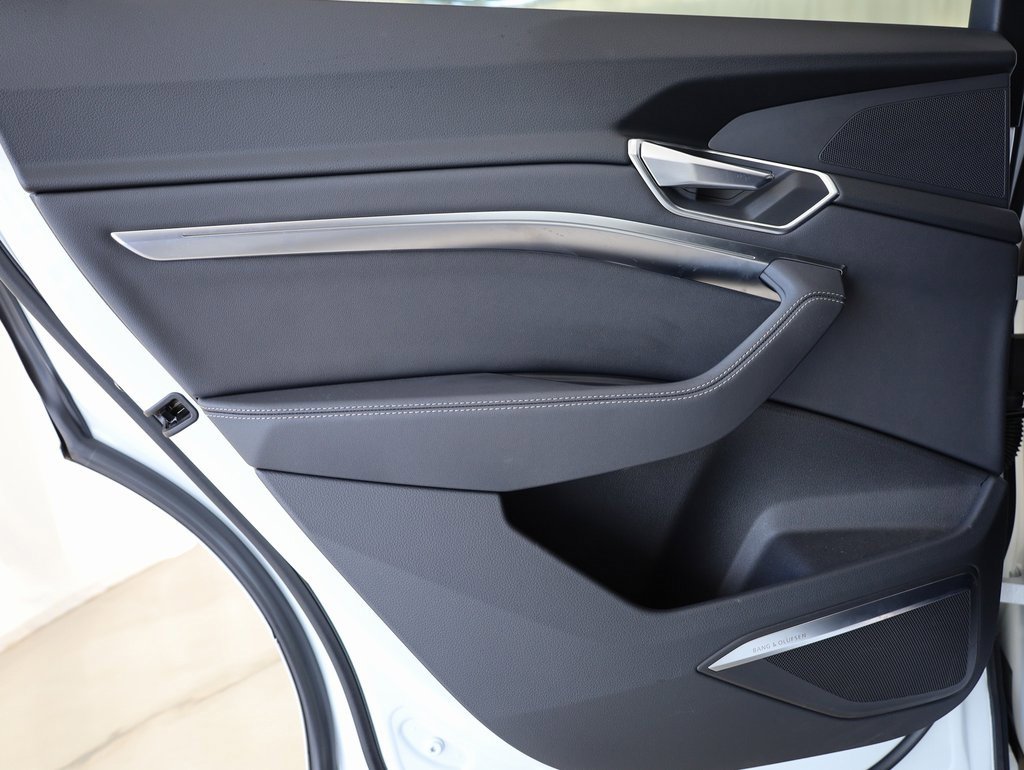 Used 2023 Audi e-tron Premium Plus w/ Premium Plus Package image 26