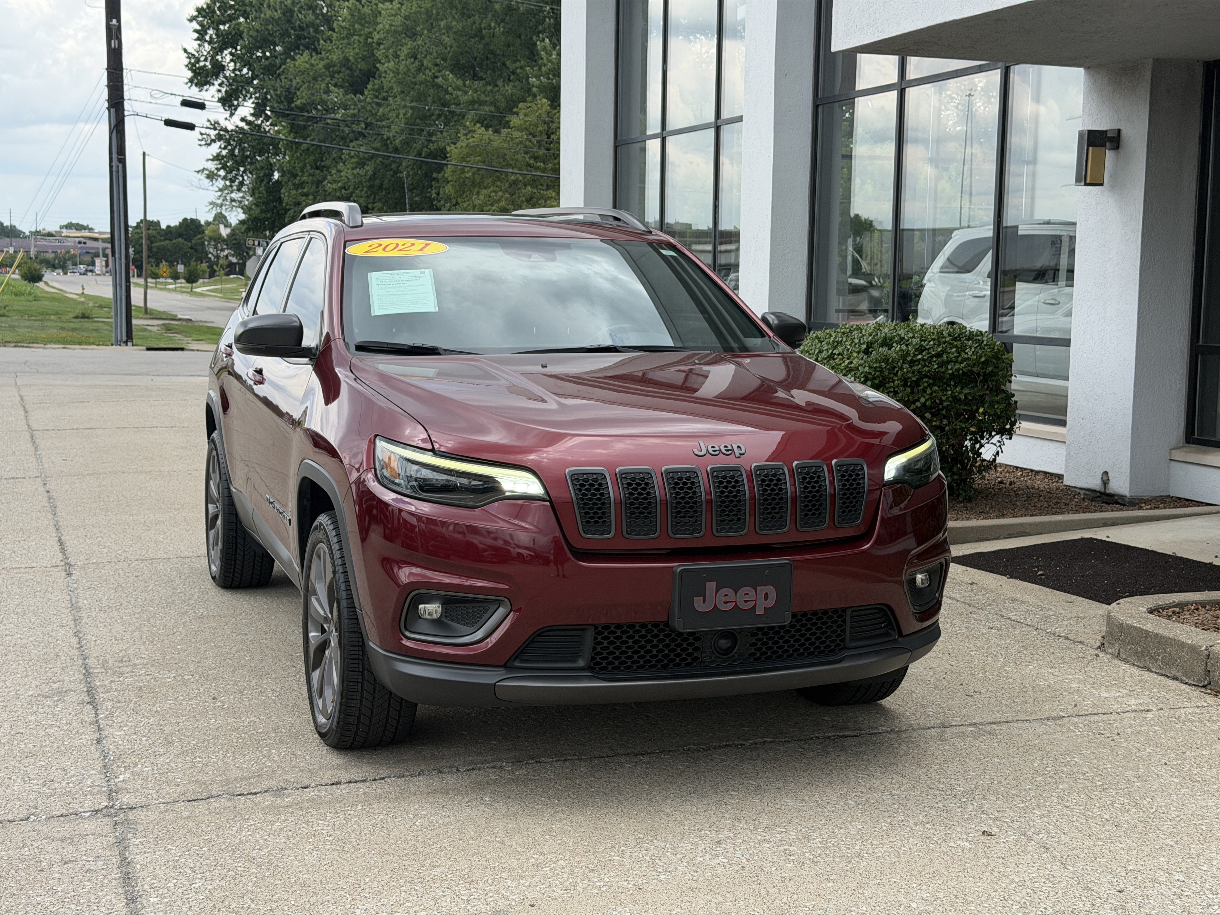 Used 2021 Jeep Cherokee Latitude Lux 80th Anniv w/ Quick Order Package 2YU 80th AWD/4WD image 23