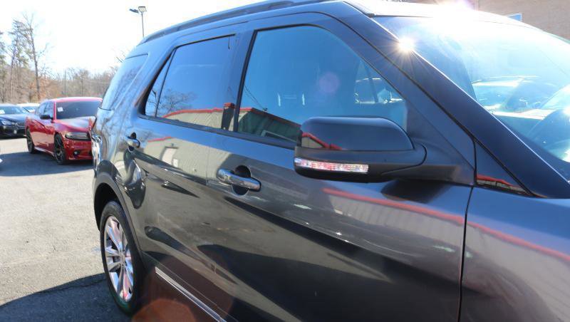 Used 2018 Ford Explorer XLT w/ Equipment Group 202A AWD/4WD image 9