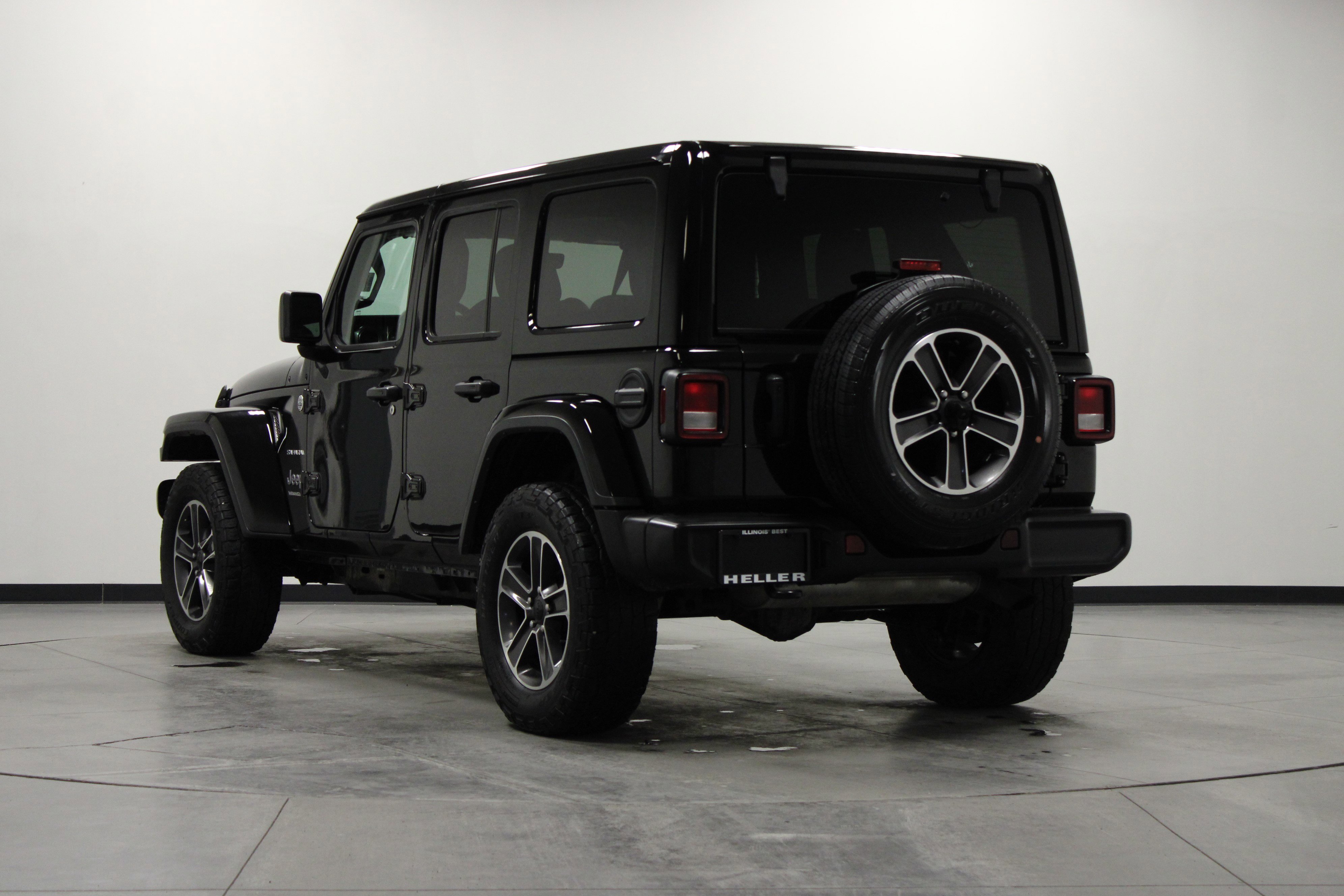 Used 2023 Jeep Wrangler Sahara AWD/4WD image 7