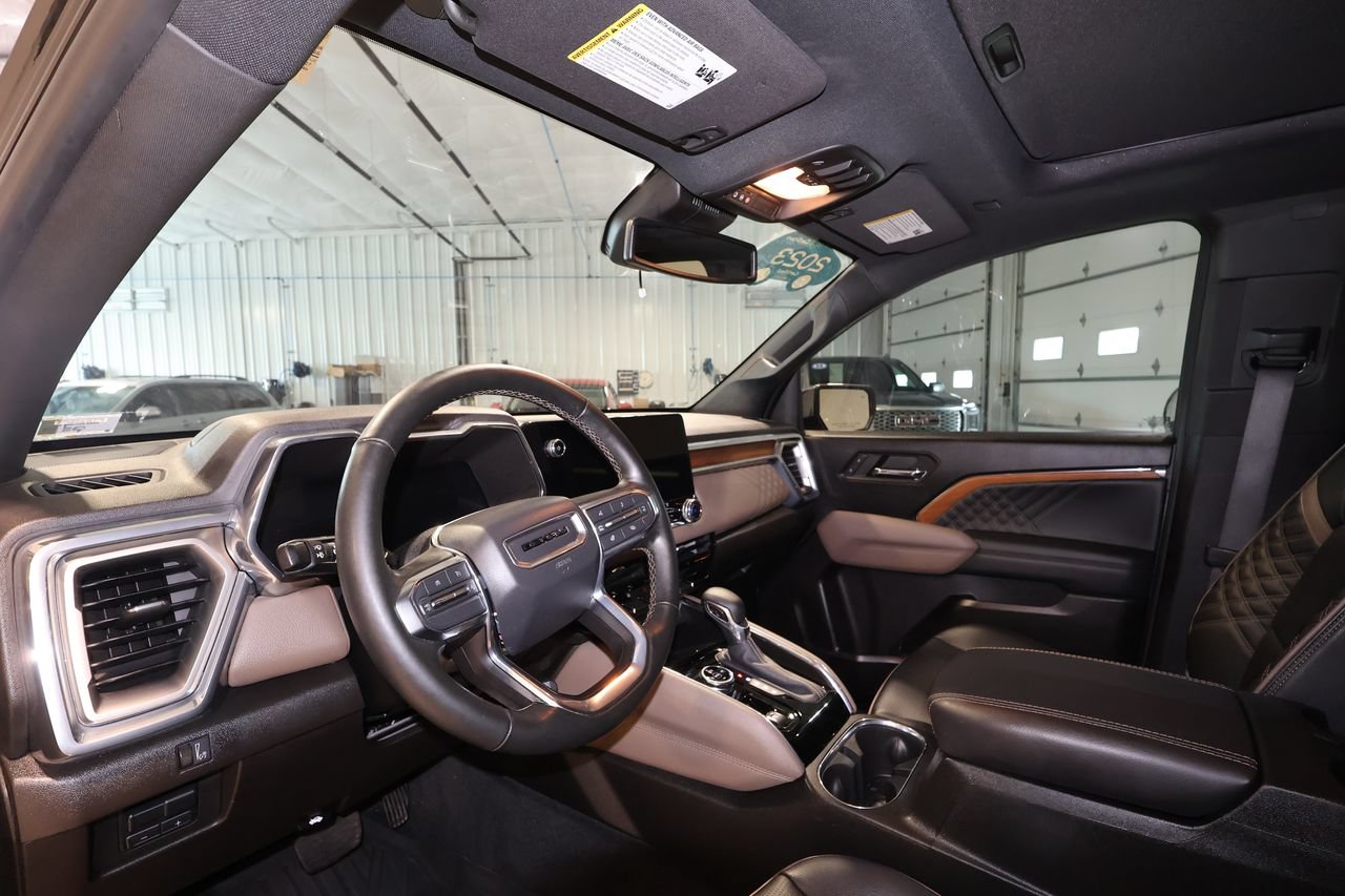Certified 2023 GMC Canyon Denali w/ Denali Black Edition AWD/4WD image 9