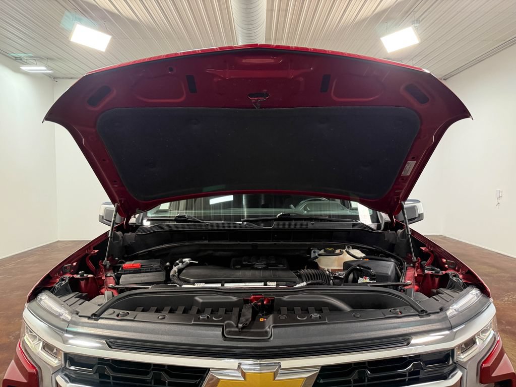 Used 2023 Chevrolet Silverado 1500 LT AWD/4WD image 19