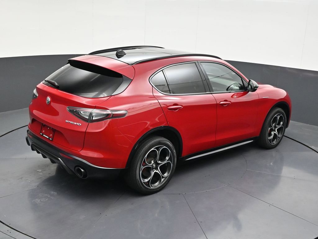 Used 2024 Alfa Romeo Stelvio Veloce AWD/4WD image 22