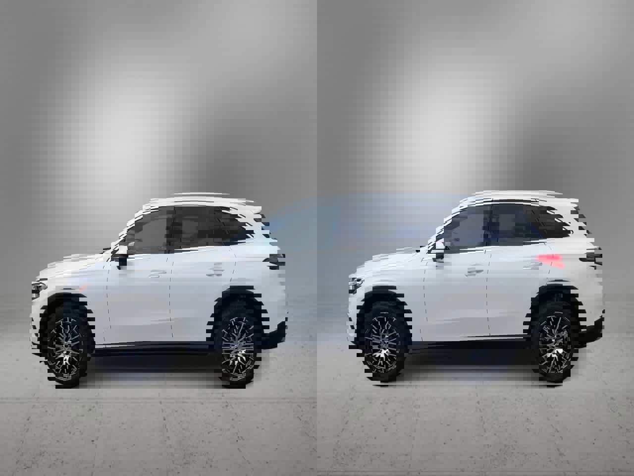 Used 2025 Mercedes-Benz GLC 300 4MATIC image 5