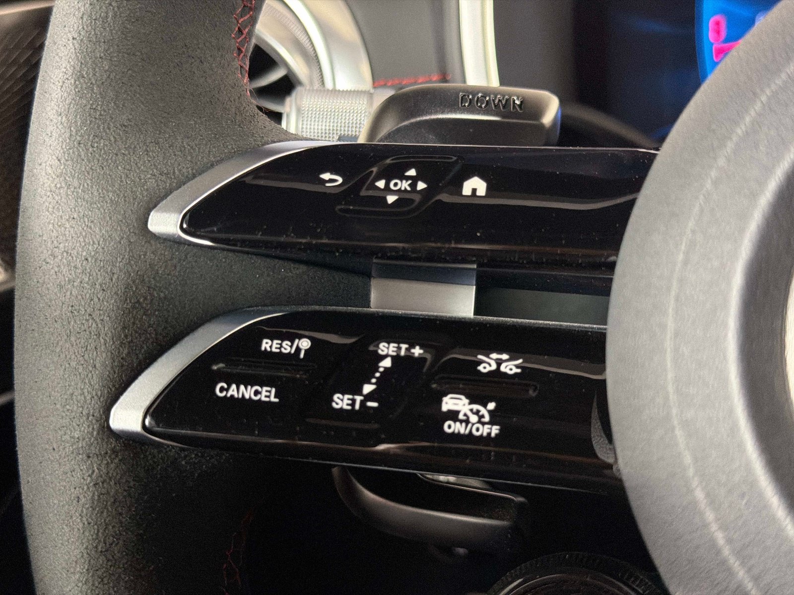 Used 2025 Mercedes-Benz SL 63 AMG 4MATIC image 34