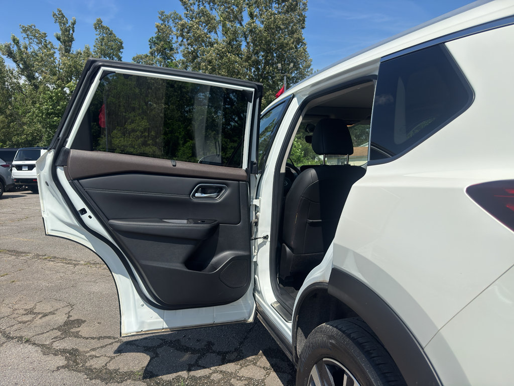 Used 2023 Nissan Rogue Platinum w/ Platinum Premium Package AWD/4WD image 19