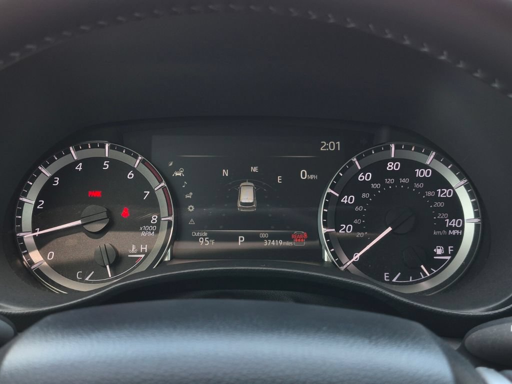 Used 2025 Toyota Highlander LE FWD image 18