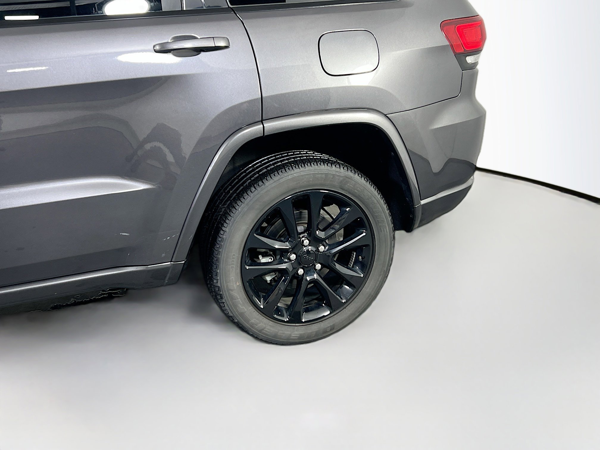 Used 2021 Jeep Grand Cherokee Laredo X image 30