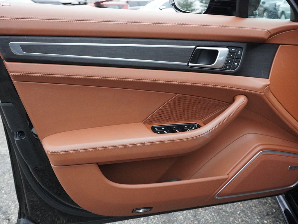 Used 2023 Porsche Panamera 4 Platinum Edition image 25