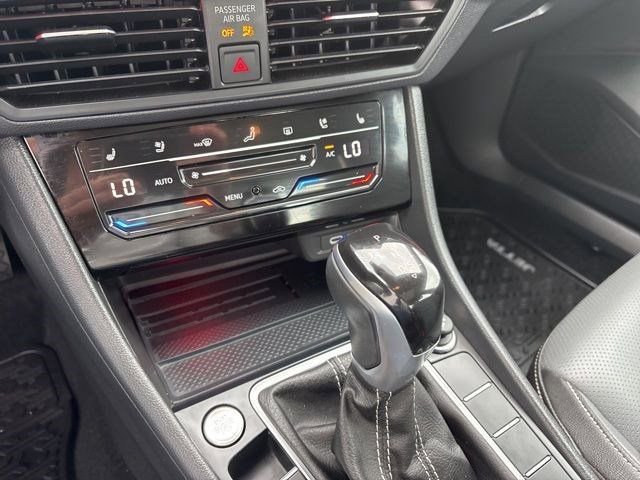 Used 2025 Volkswagen Jetta SEL FWD image 22