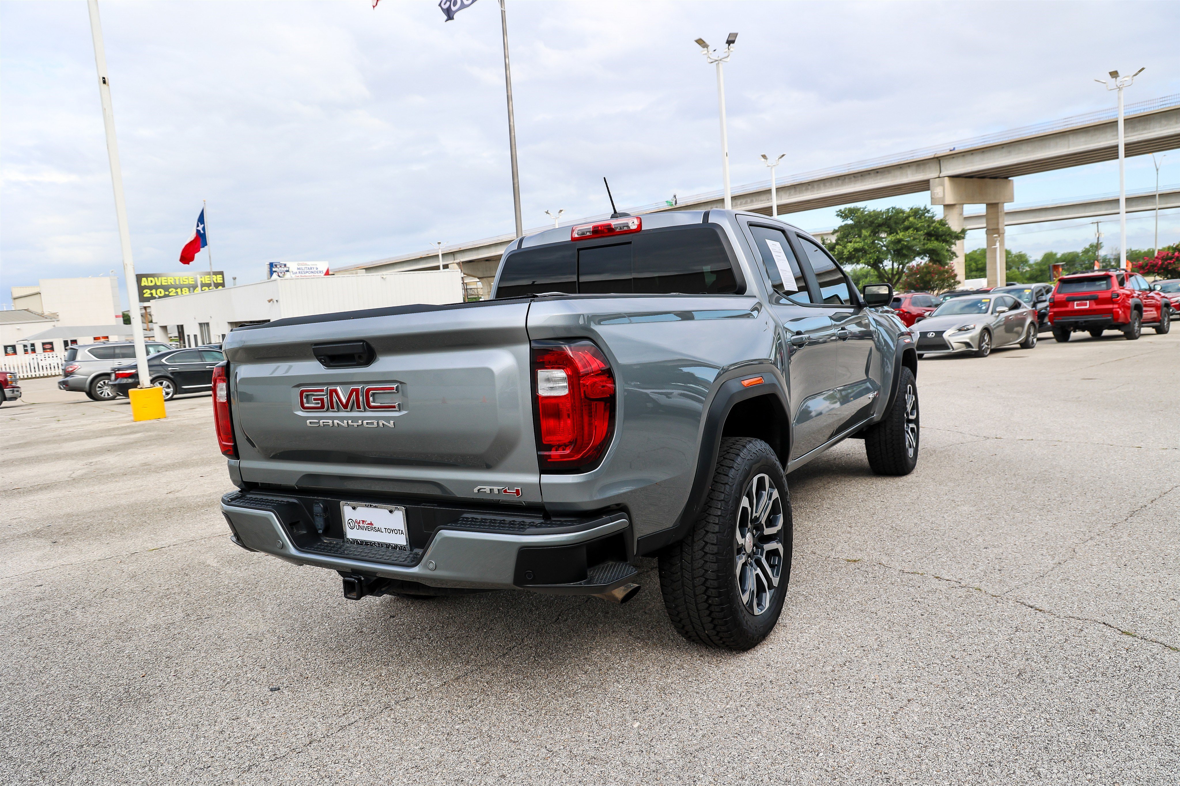 Used 2023 GMC Canyon AT4 w/ AT4 Premium Package AWD/4WD image 7