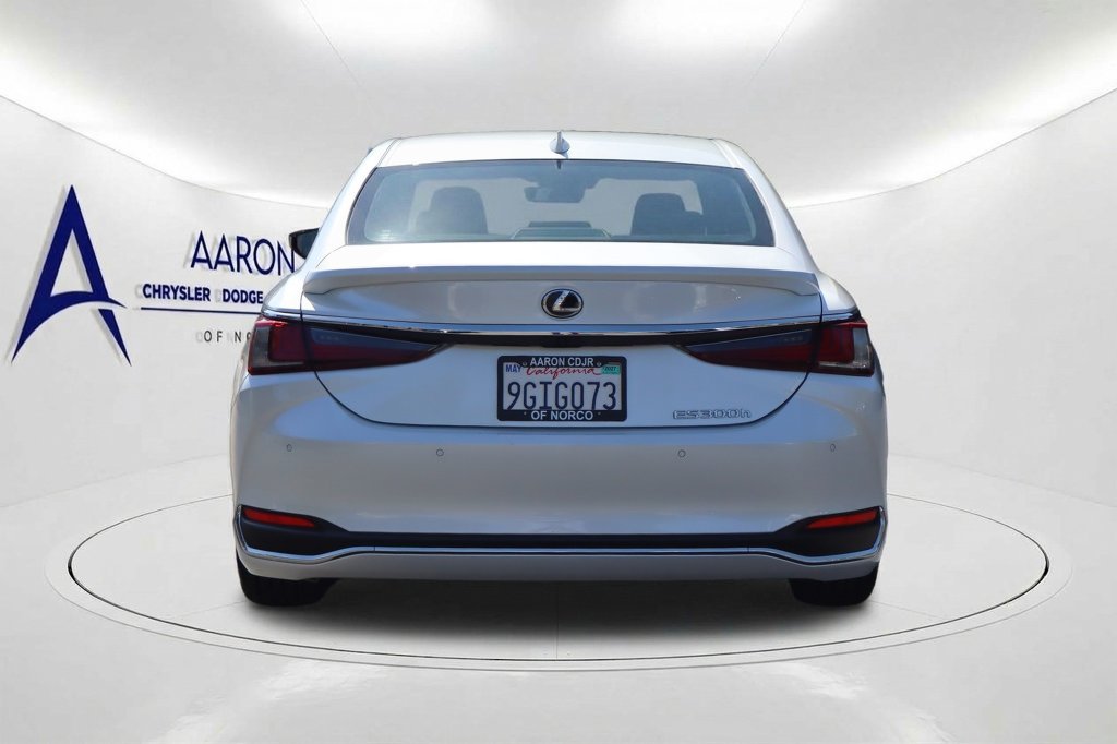 Used 2023 Lexus ES 300h w/ Accessory Package (Z1) FWD image 5