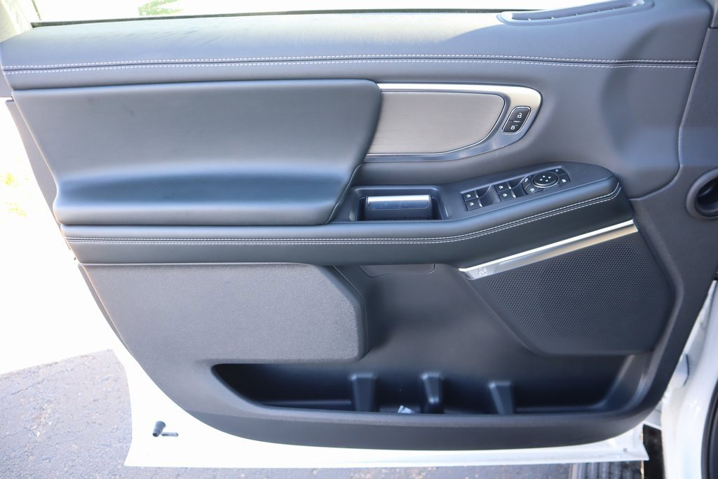 New 2025 Ford Expedition Platinum w/ Driver's Package image 18