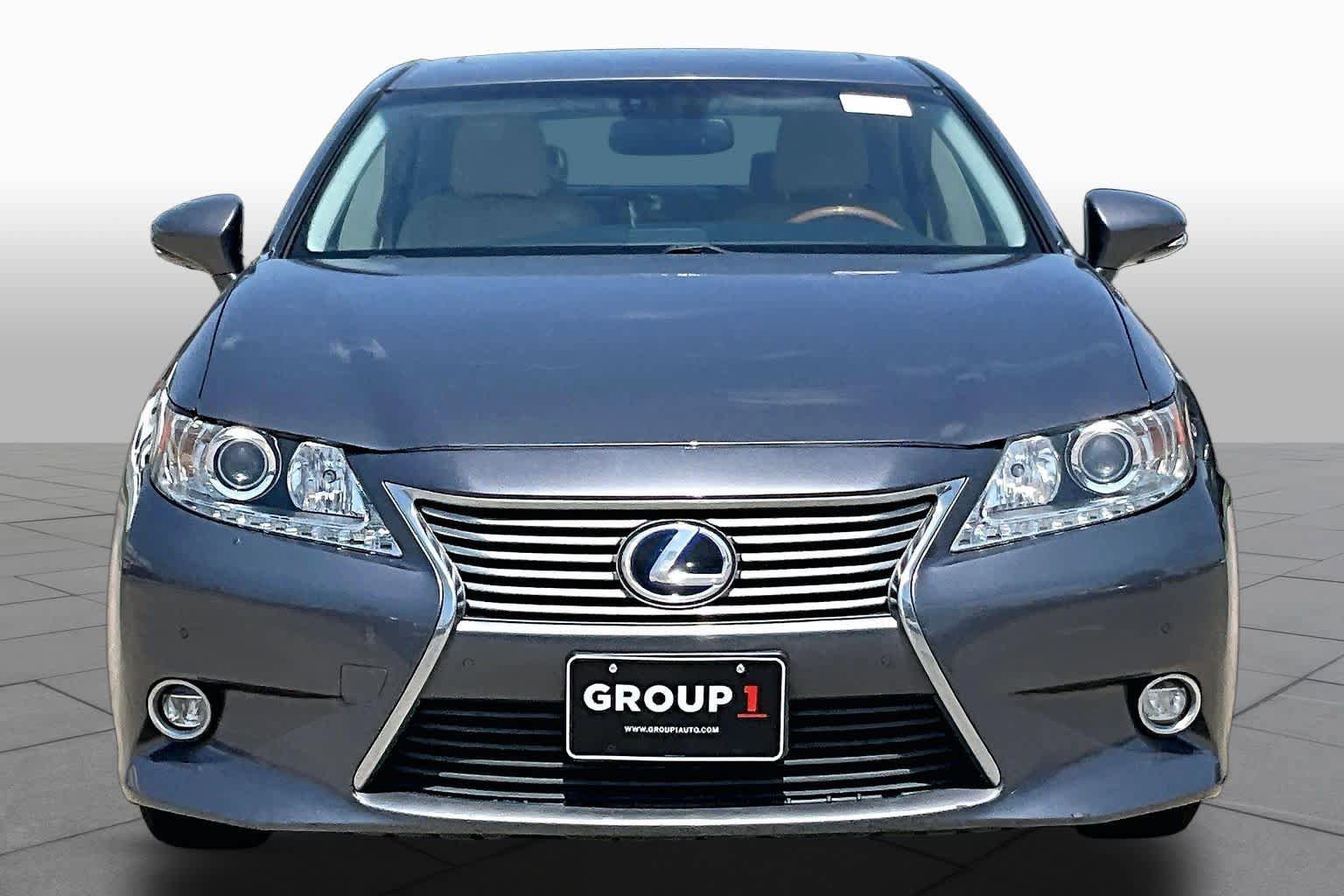 Used 2015 Lexus ES 300h w/ Navigation System Package FWD image 4