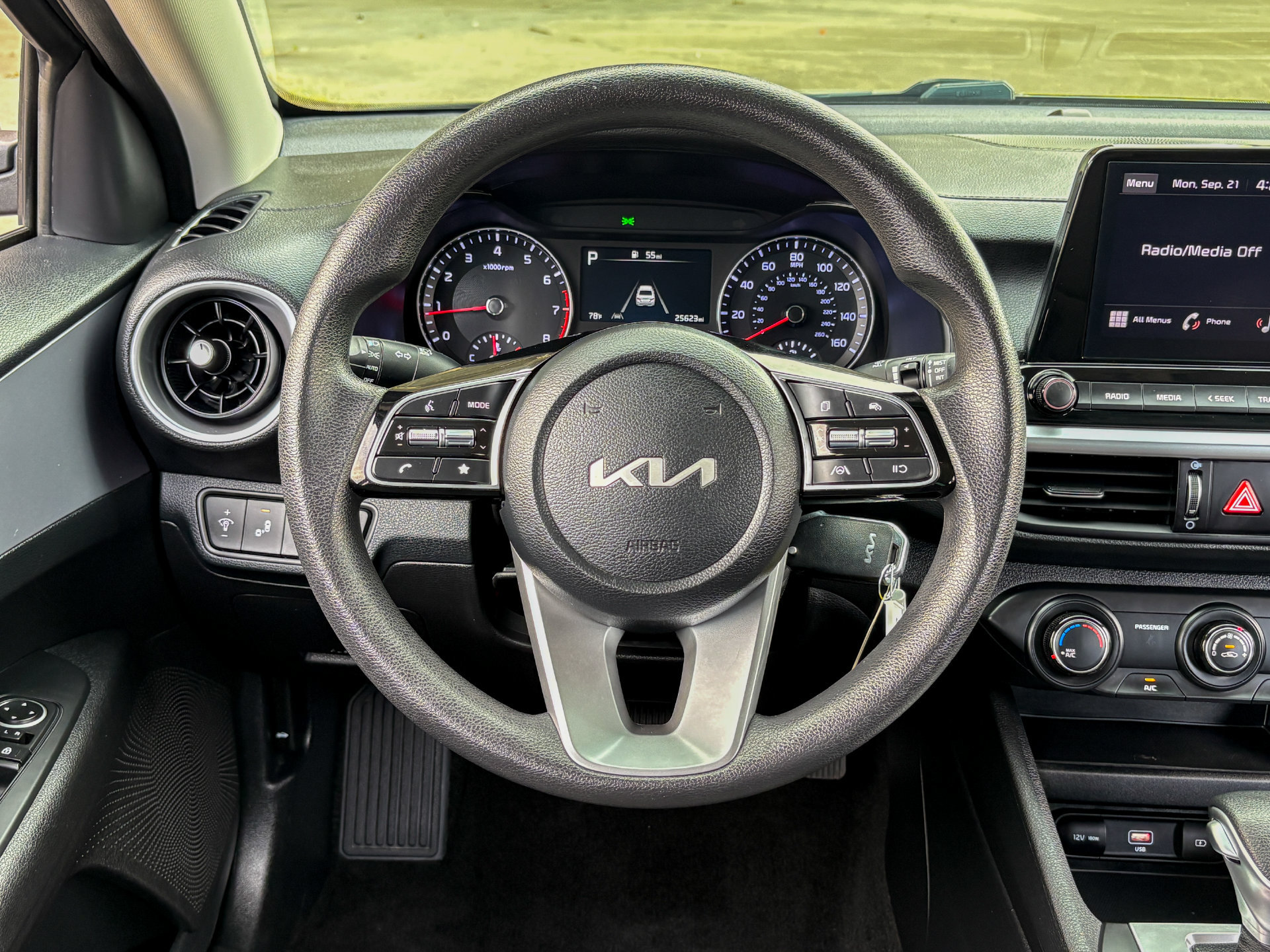 Used 2024 Kia Forte LXS w/ LXS Technology Package FWD image 16