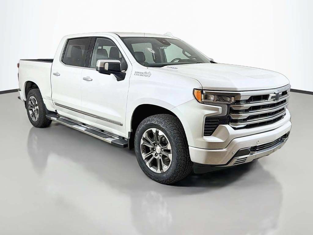 Used 2024 Chevrolet Silverado 1500 High Country w/ Technology Package AWD/4WD image 2