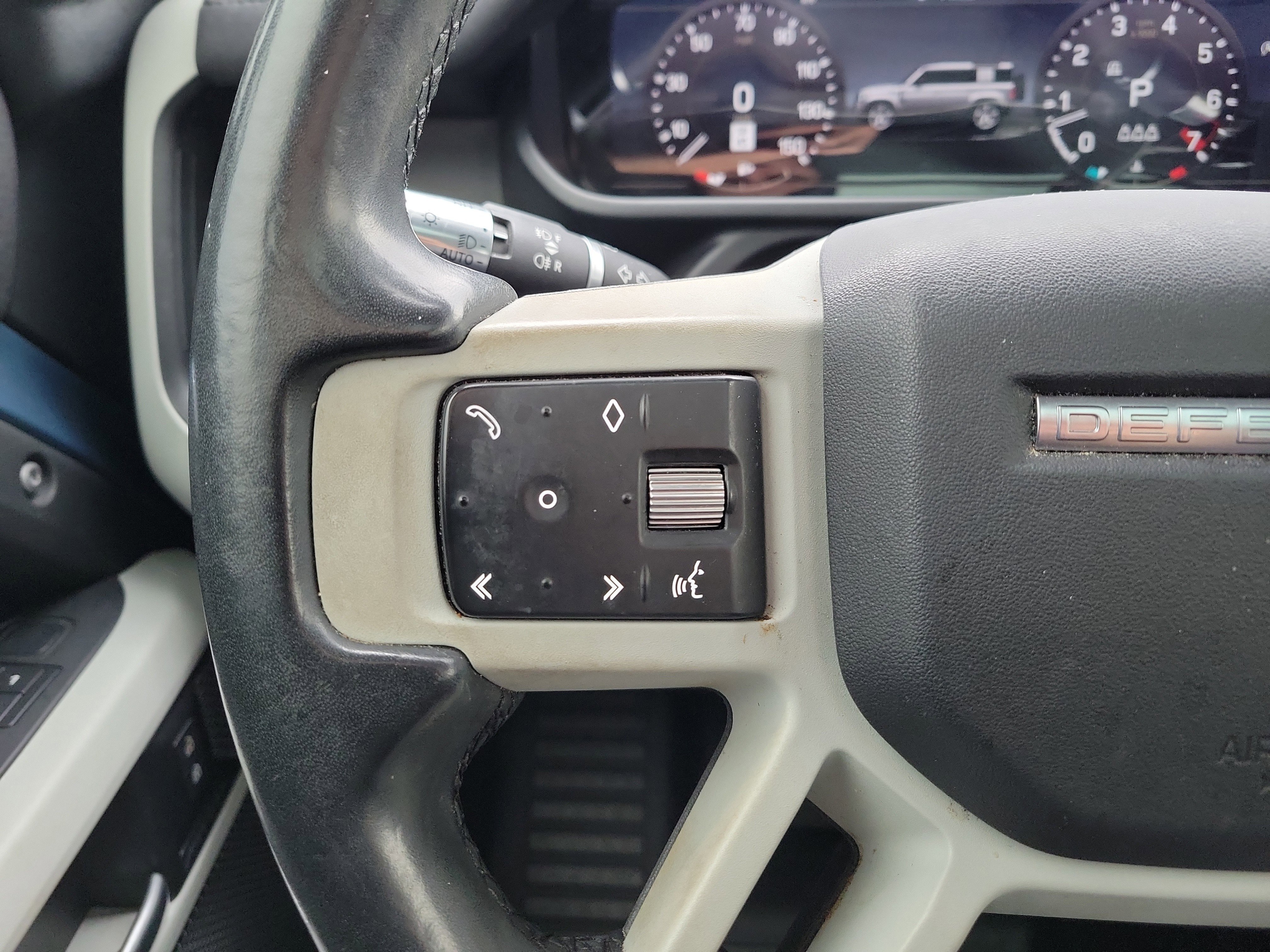 Used 2020 Land Rover Defender 110 SE image 28