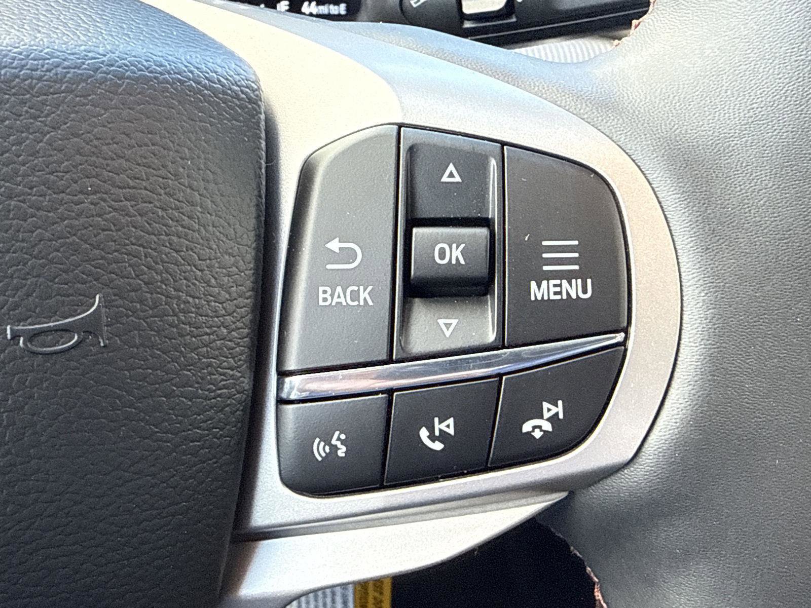 New 2025 Ford Explorer Active w/ Active Comfort Package image 17