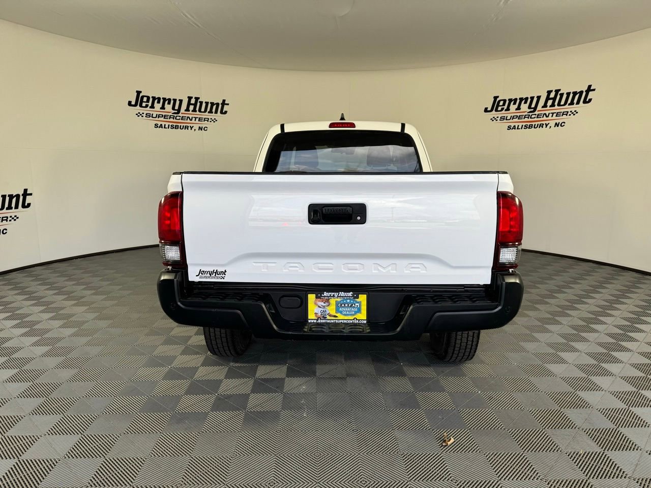 Used 2021 Toyota Tacoma SR image 8