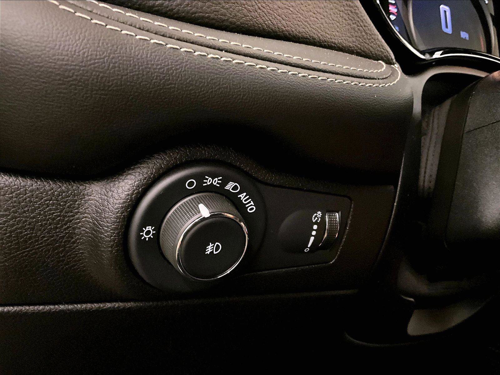 Used 2022 Dodge Durango GT image 31