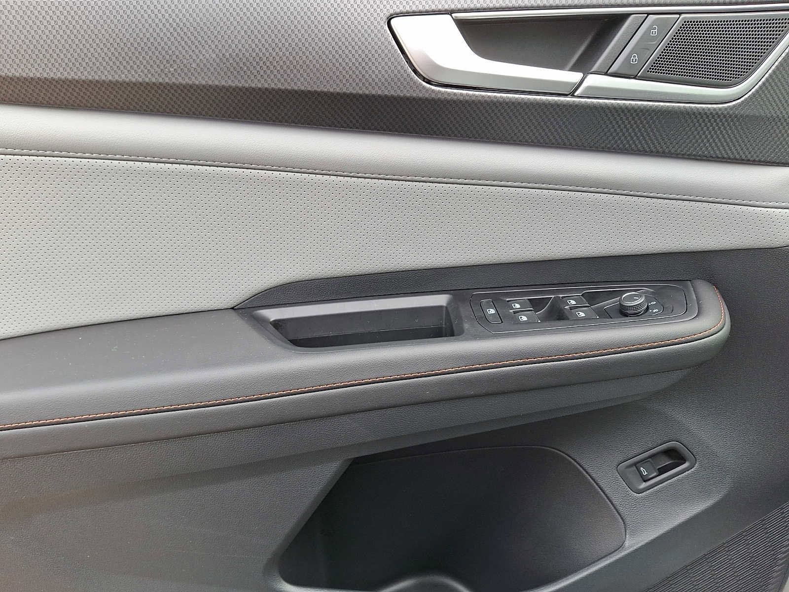 Used 2025 Volkswagen Atlas Peak Edition SE AWD/4WD image 10