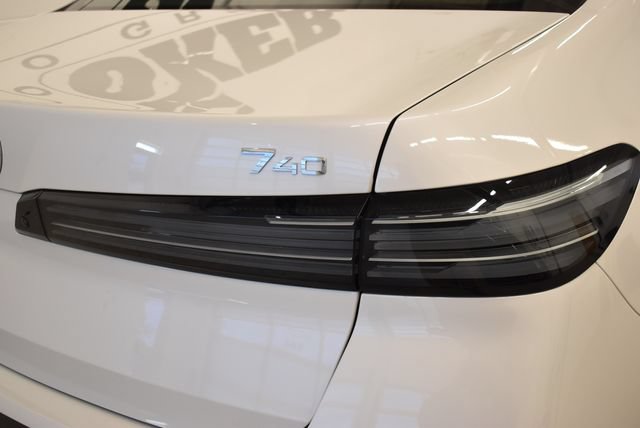 New 2027 BMW 740i xDrive w/ M Sport Package AWD/4WD image 12