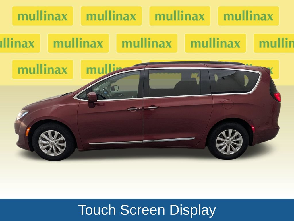 Used 2017 Chrysler Pacifica Touring-L FWD image 9