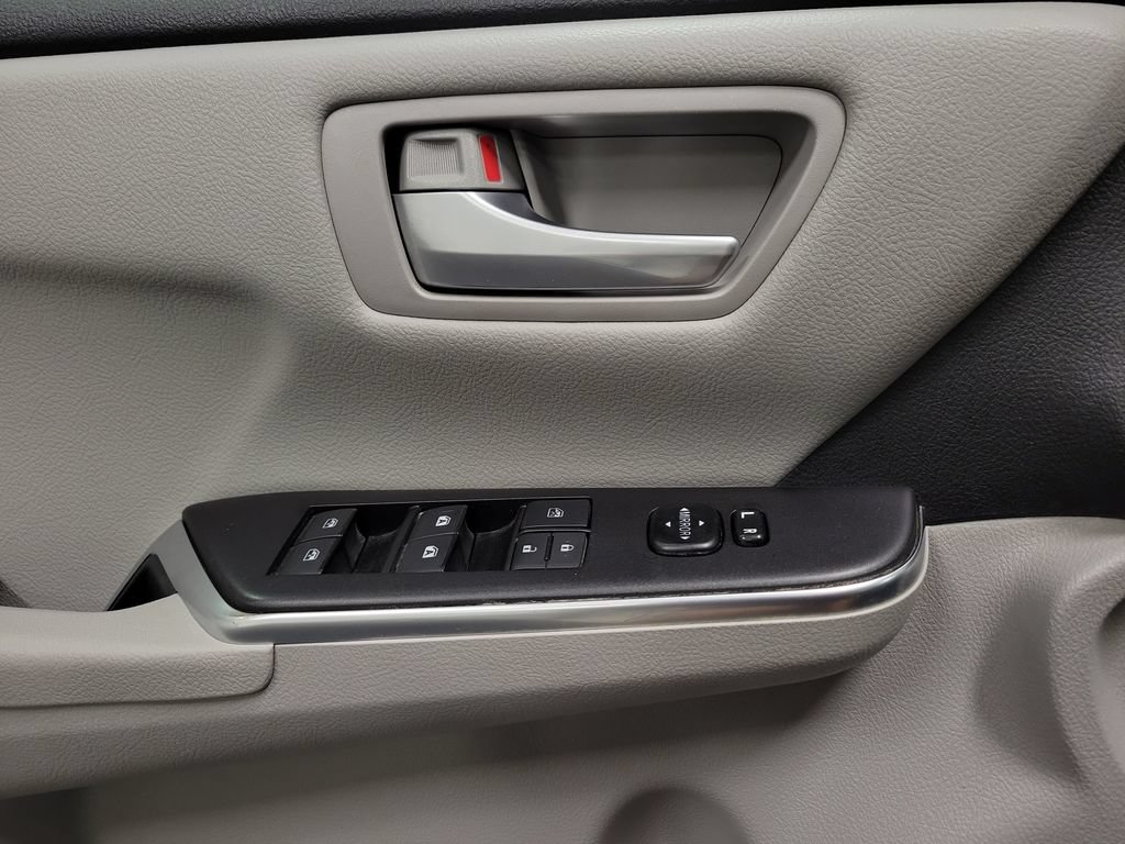 Used 2016 Toyota Camry LE FWD image 25