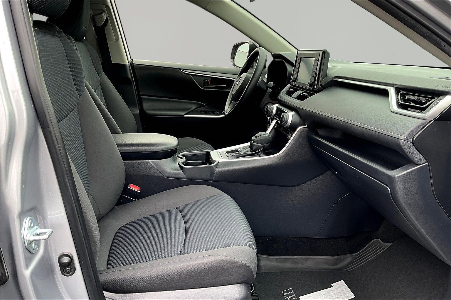 Used 2021 Toyota RAV4 LE image 31