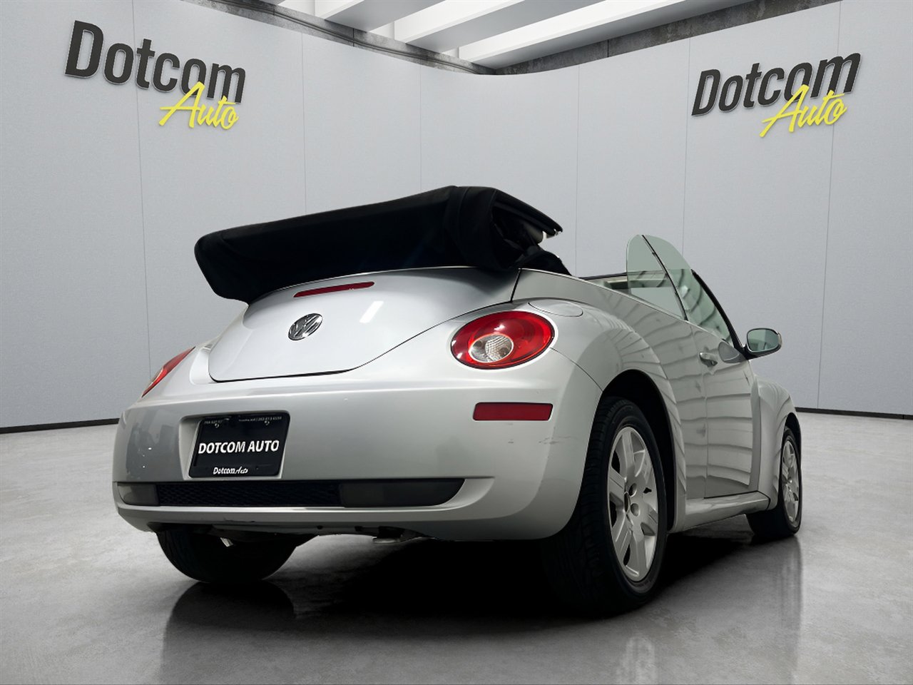 Used 2007 Volkswagen Beetle Convertible w/ Package 1 image 28