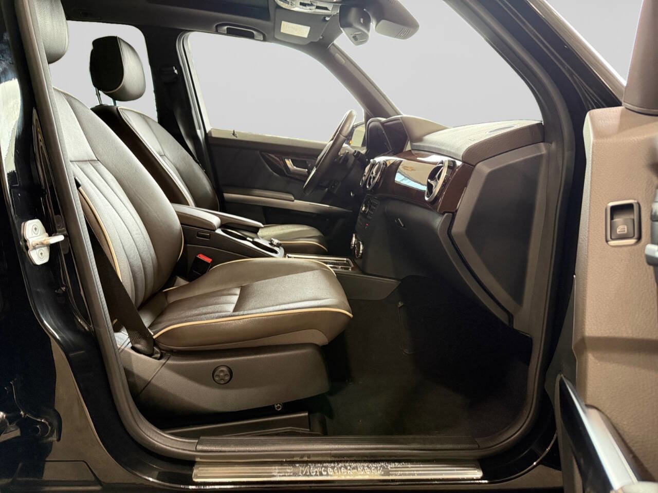 Used 2015 Mercedes-Benz GLK 350 GLK 350 4MATIC AWD 4dr SUV image 17