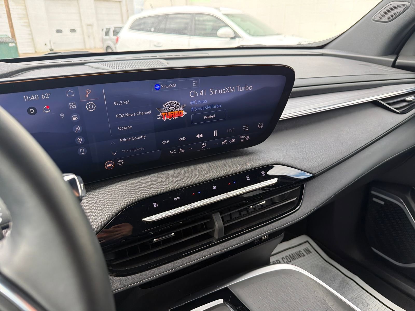 Used 2025 Buick Enclave Preferred image 15