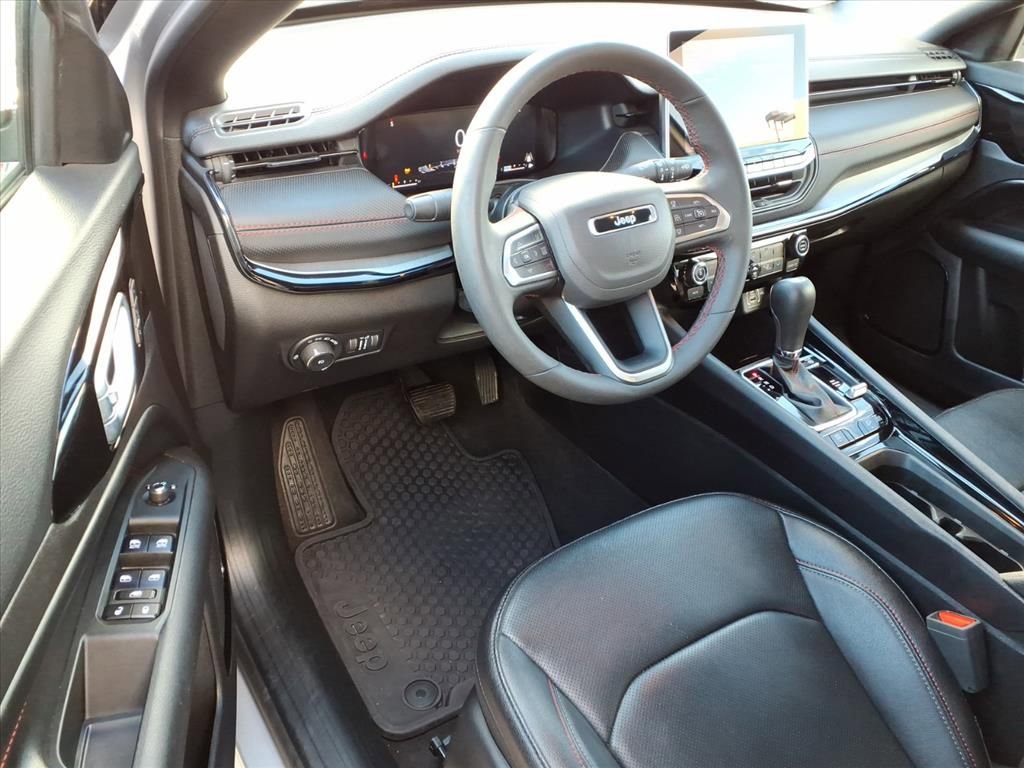 Used 2025 Jeep Compass Trailhawk w/ Trailhawk Elite Group image 15